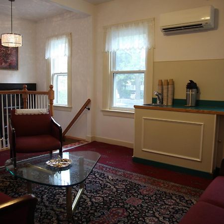 A Friendly Inn At Harvard Кеймбридж Екстериор снимка