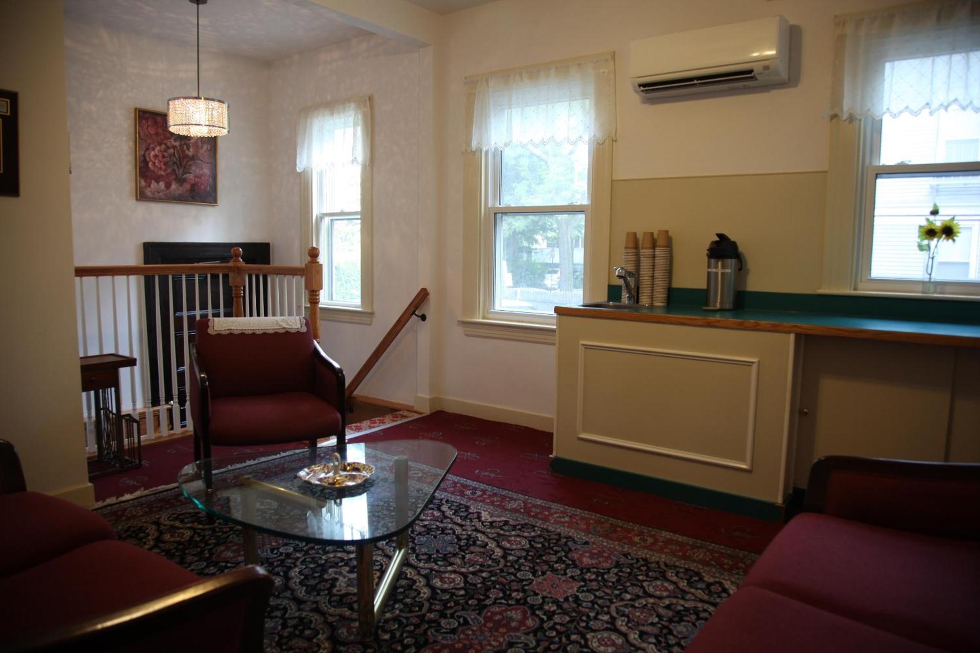 A Friendly Inn At Harvard Кеймбридж Екстериор снимка